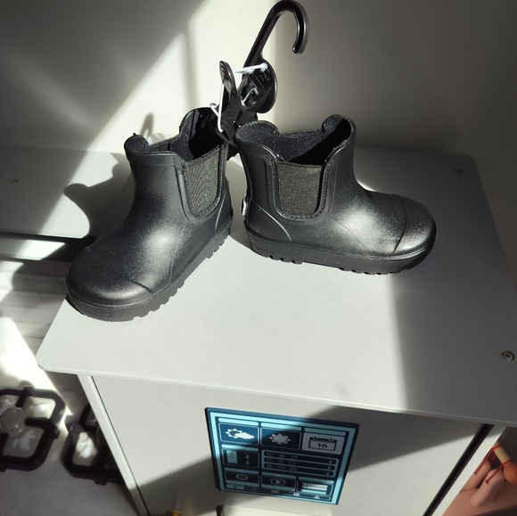 Bearpaw black rain boots - Picture 5 of 5